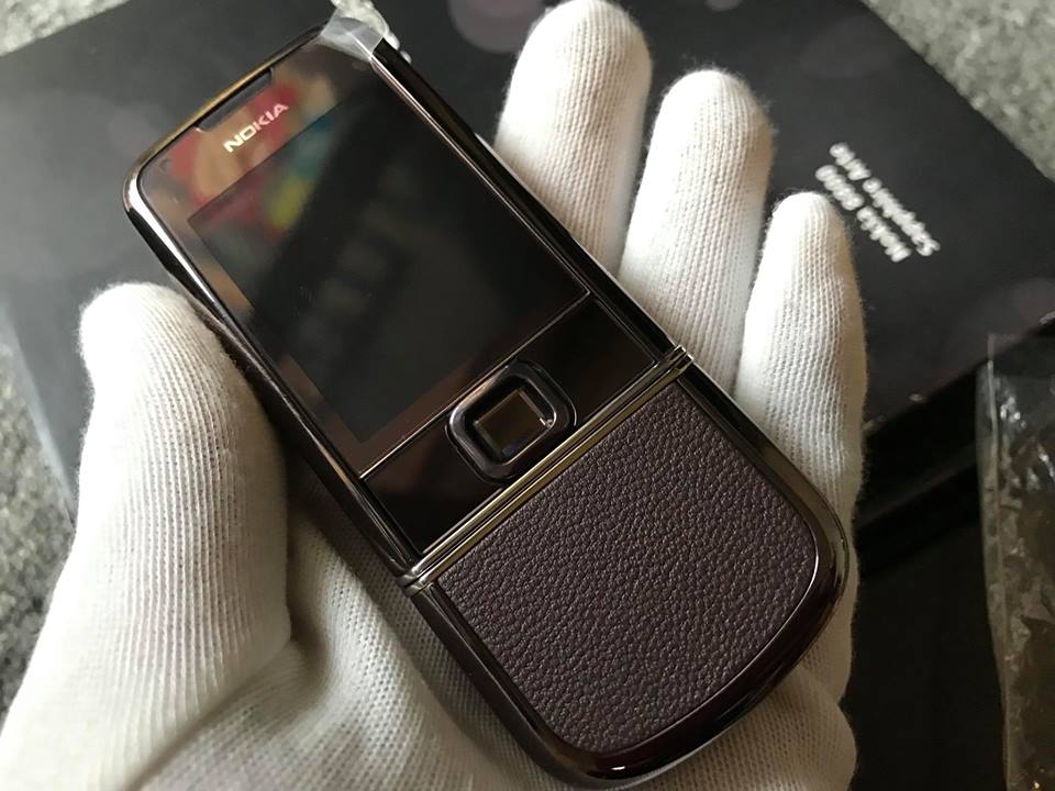Nokia 8800 màu nâu - lựa chọn hoàn hảo cho những người yêu thích vẻ đẹp đơn giản, tinh tế. Hãy xem những hình ảnh độc đáo và rực rỡ của phiên bản này để hiểu hơn về sự mềm mại, sang trọng mà nó mang lại.