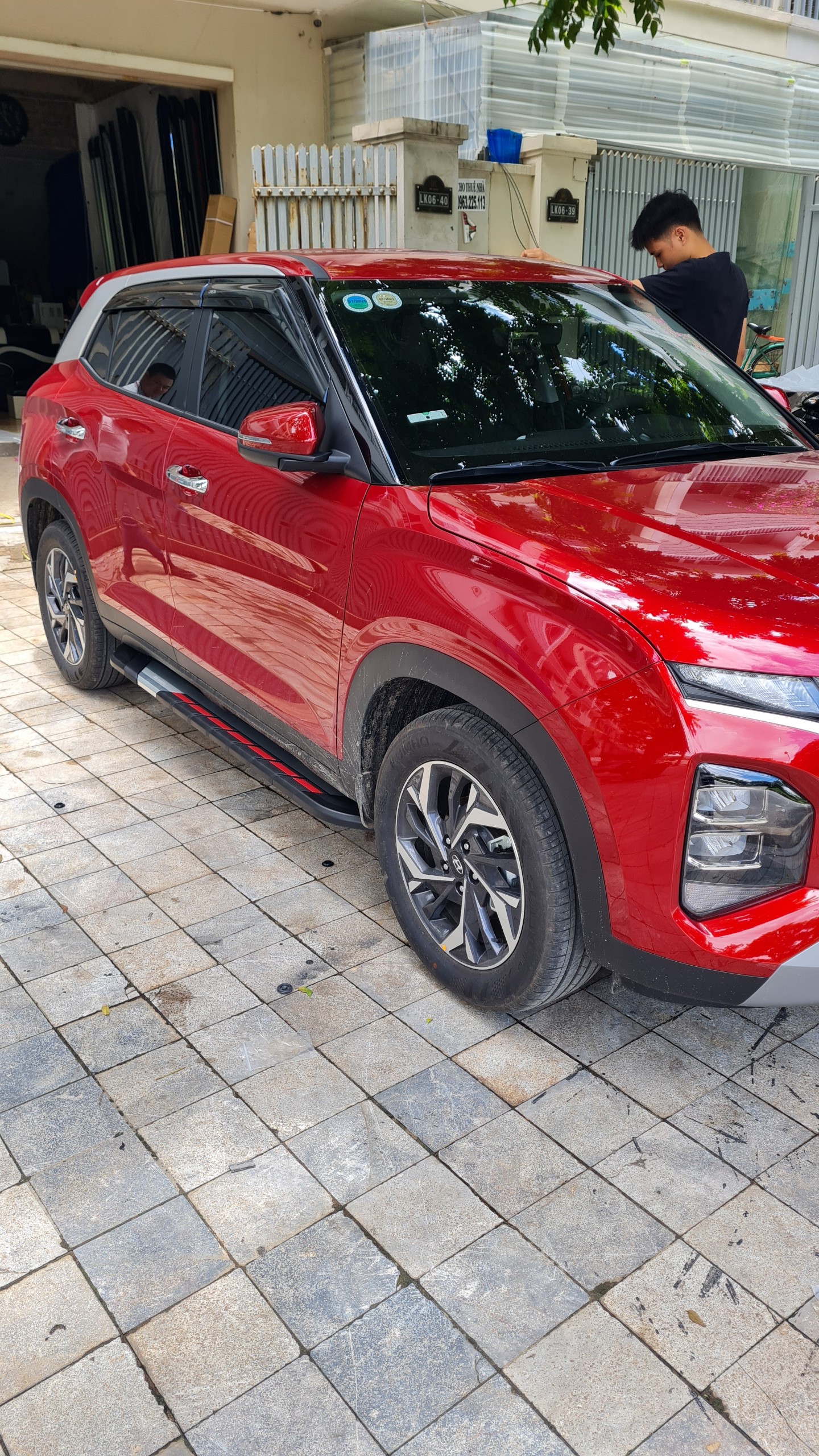 Ảnh thật. Bậc lên xuống, bệ bước chân xe Hyundai Creta 2022+. Mẫu Nhôm đúc nguyên khối. Siêu KM