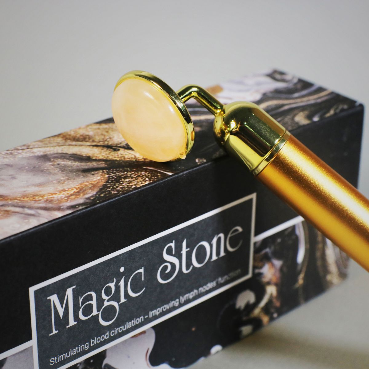 Máy Massage Mặt Đá Cẩm Thạch Vàng MAGIC STONE FACIAL MASSAGER cứ lăn là đẹp