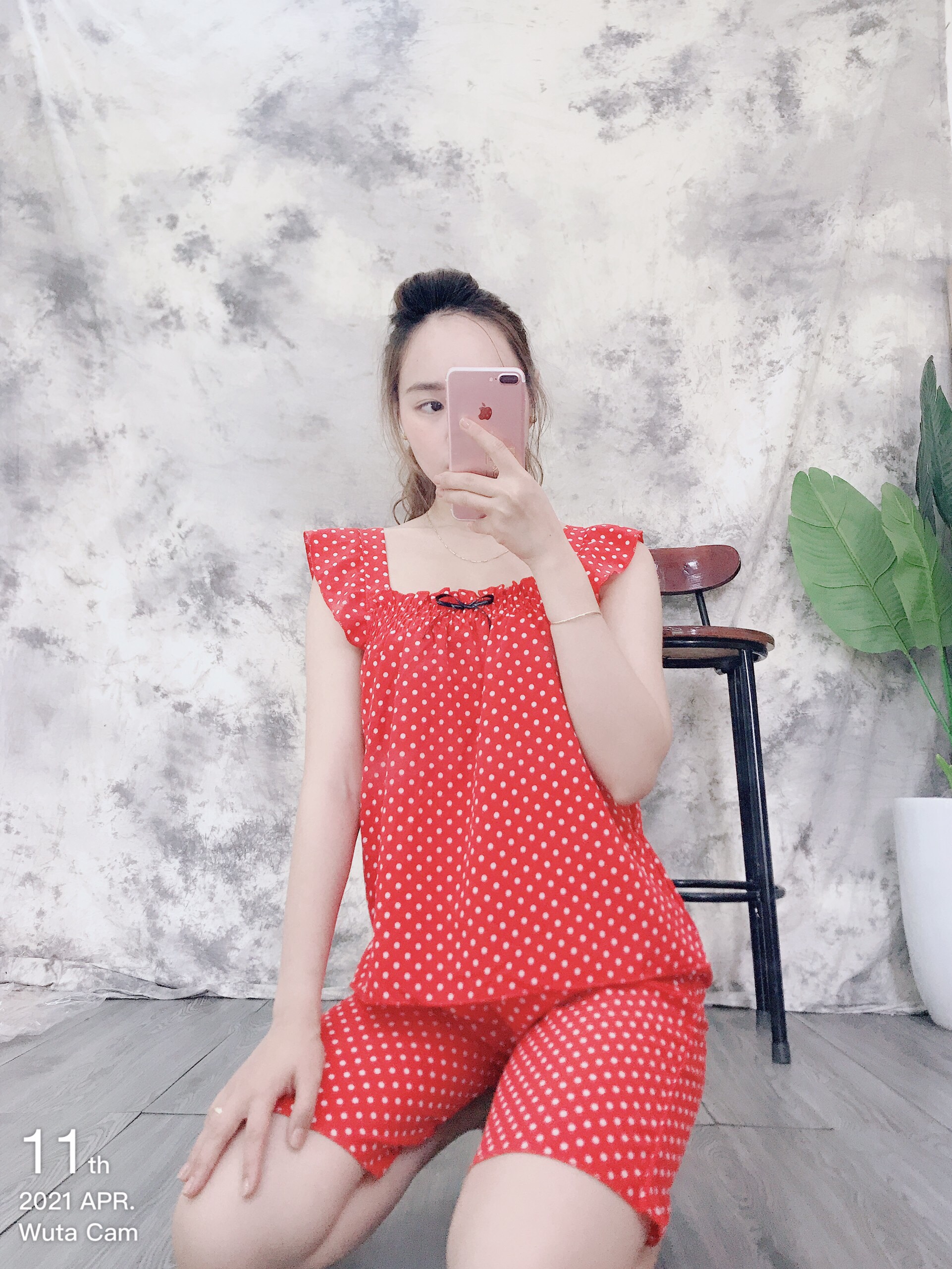 Sét bộ lửng chấm bi tay cánh tiên chất vải lụa hàn, bộ mặc nhà chất đẹp