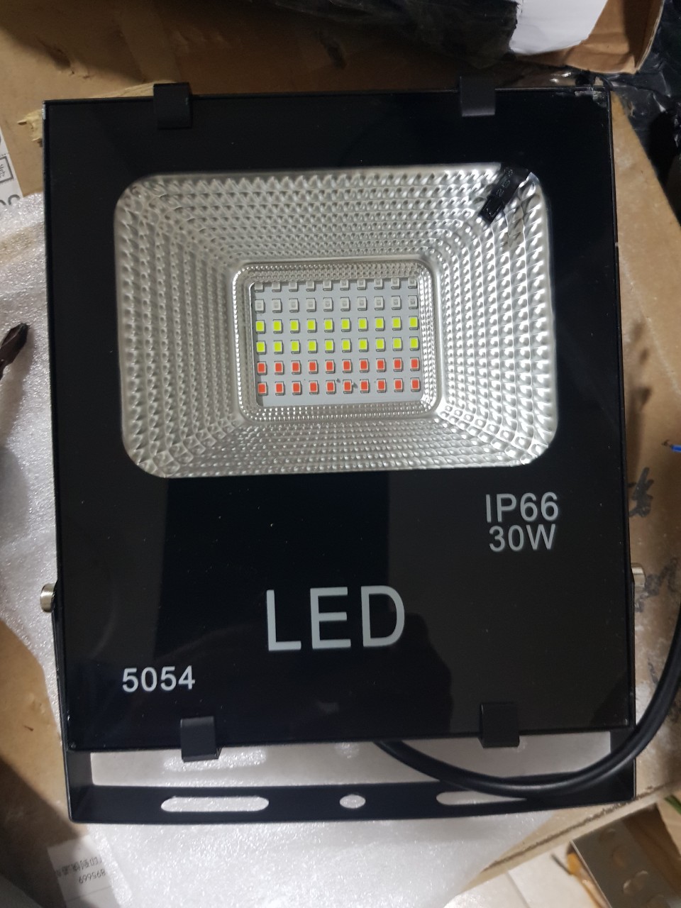 Đèn pha chiếu sáng ngoài trời 16 màu RGB LED công suất  30W LPDM30 ( có điều khiển từ xa )