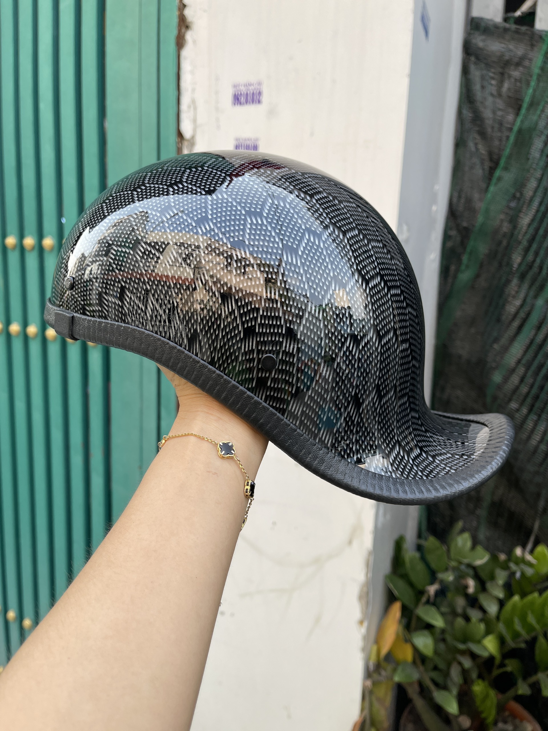 Nón bảo hiểm sò nhúng đuôi ngược cực ngầu