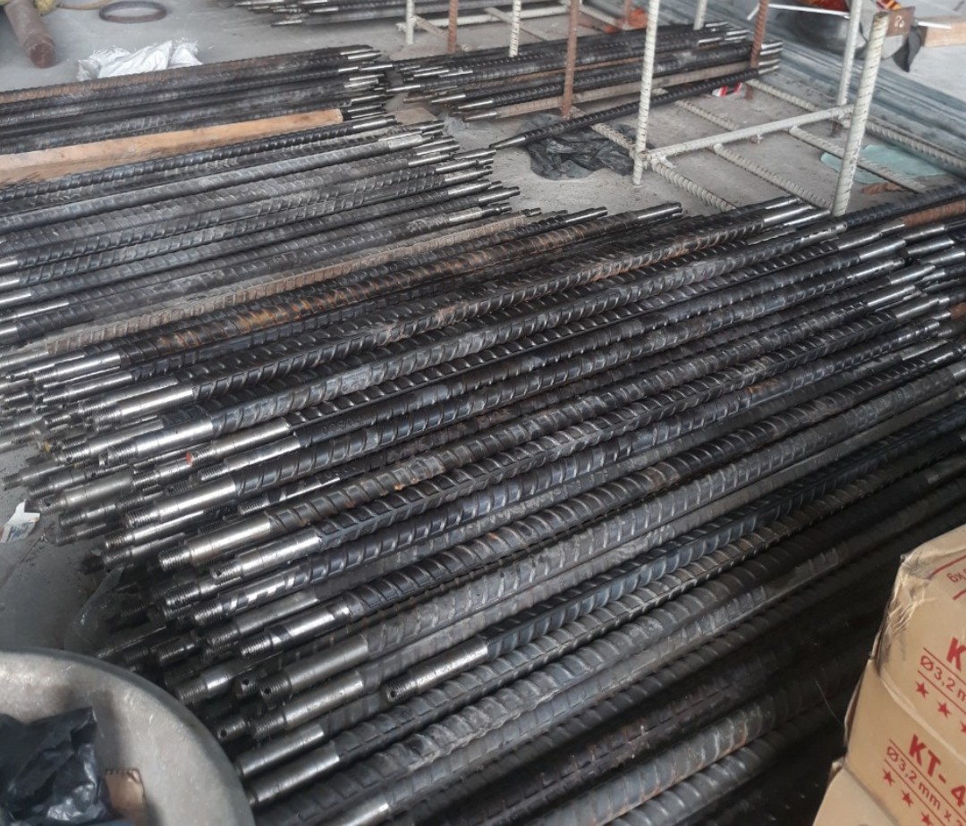 Trục xe đẩy hàng Trục xe kéo dài 1.2m Đường kính Trục phi 28 sử dụng bi 6205 Bánh xe cao su Trục xe ba gác