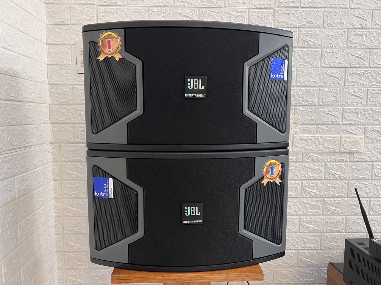 Loa nằm treo tường KMS 310 JBL Bass 25 từ kép ( từ đôi) hàng mới nhập khẩu  (1 cặp)