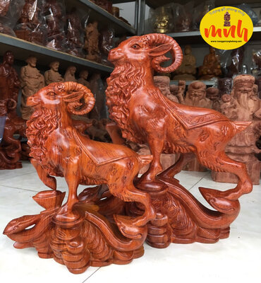Tượng gỗ điêu khắc con dê tài lộc