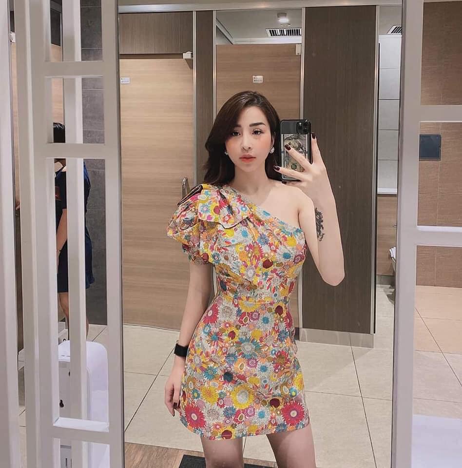 Siêu hót là Em đây, jum hoa lệch vai hót quá hót trên mọi mặt trận luôn ý ạ