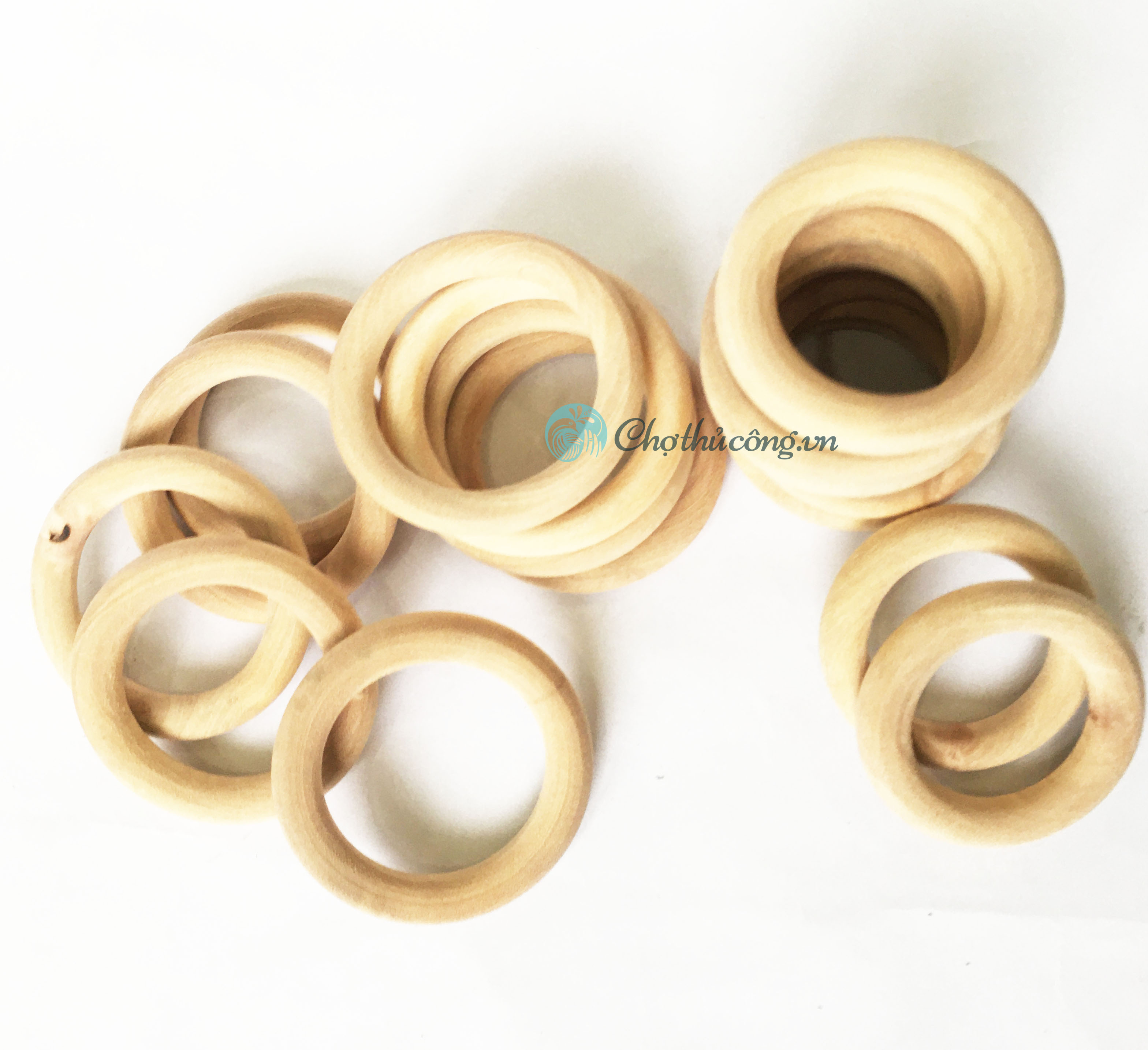 120Pcs Natural Wood Rings Set, Unfinished Macrame Wooden Ring, Wood Circles  for DIY Craft, Ring Pendant Jewelry Making 