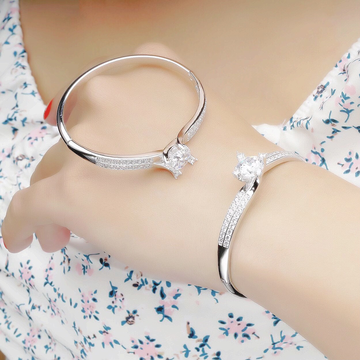 Vòng tay nữ mạ bạch kim cao cấp H1112