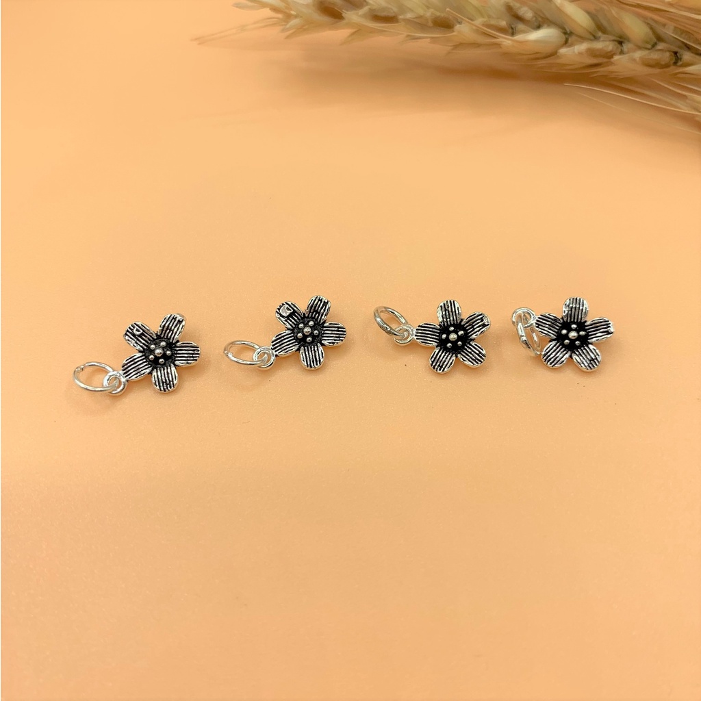 Charm hoa 5 cánh bạc thái có móc treo phía dưới - charm bạc 925 - mã ca750