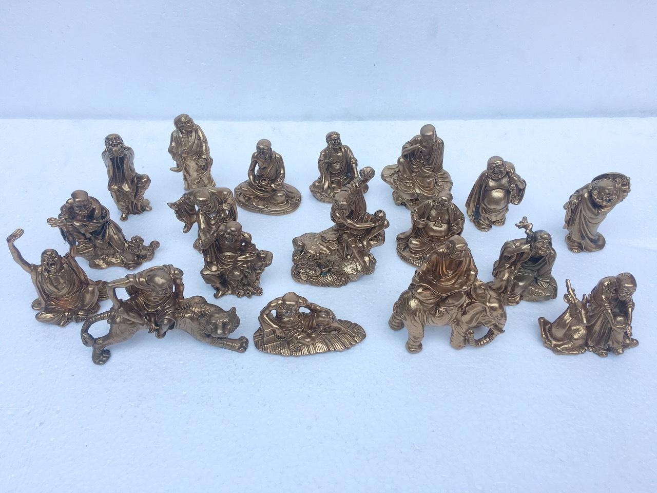 Thập bát la hán cao 9cm đến11cm  nặng 39kg chất liệu đồng. Văn hóa phẩm Phật giáo uy tín, giá tốt. Đồ thờ cúng giá tốt. 