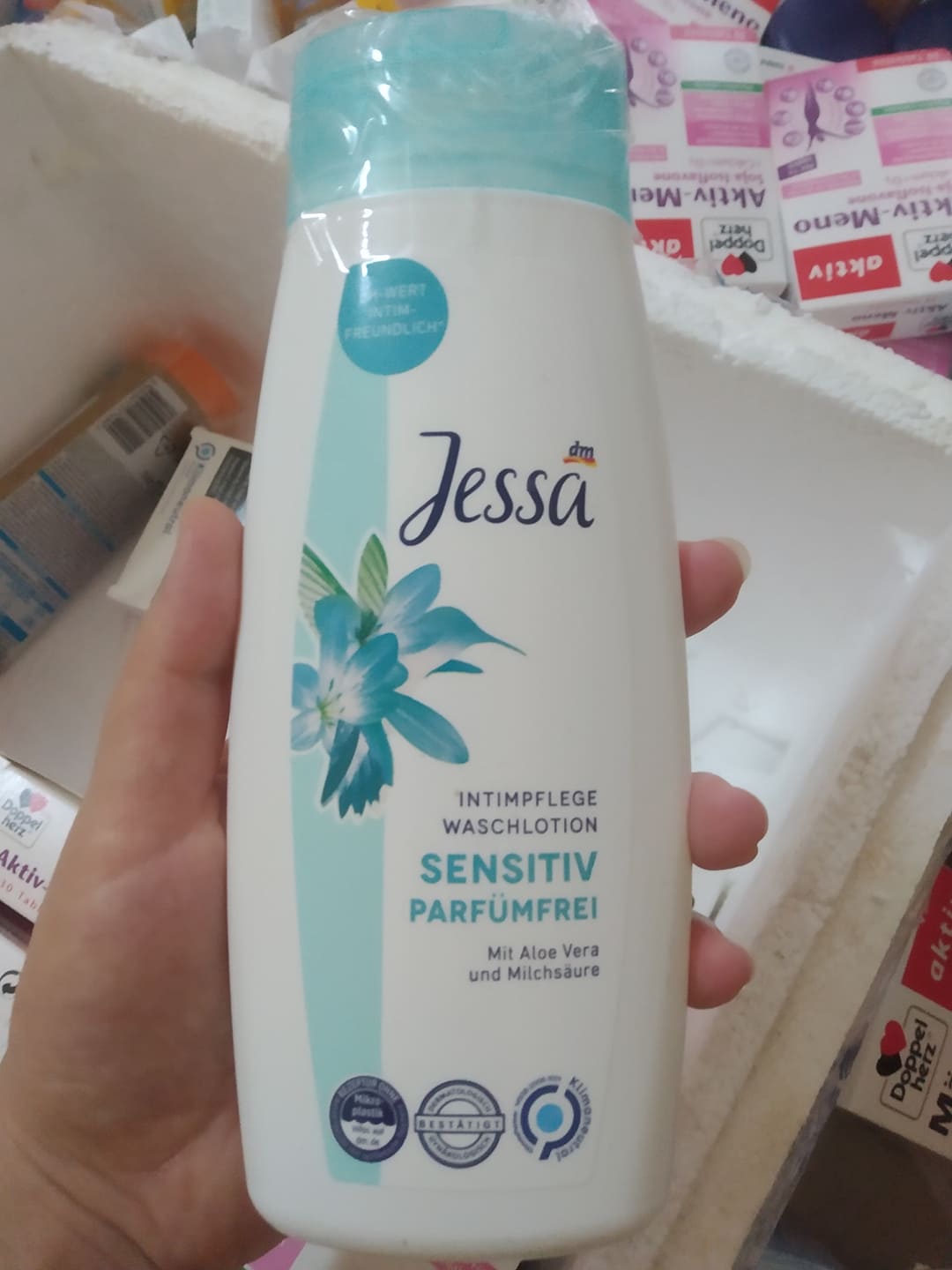 Dung dịch vệ sinh phụ nữ Jessa Sensitiv nội địa Đức 300ml