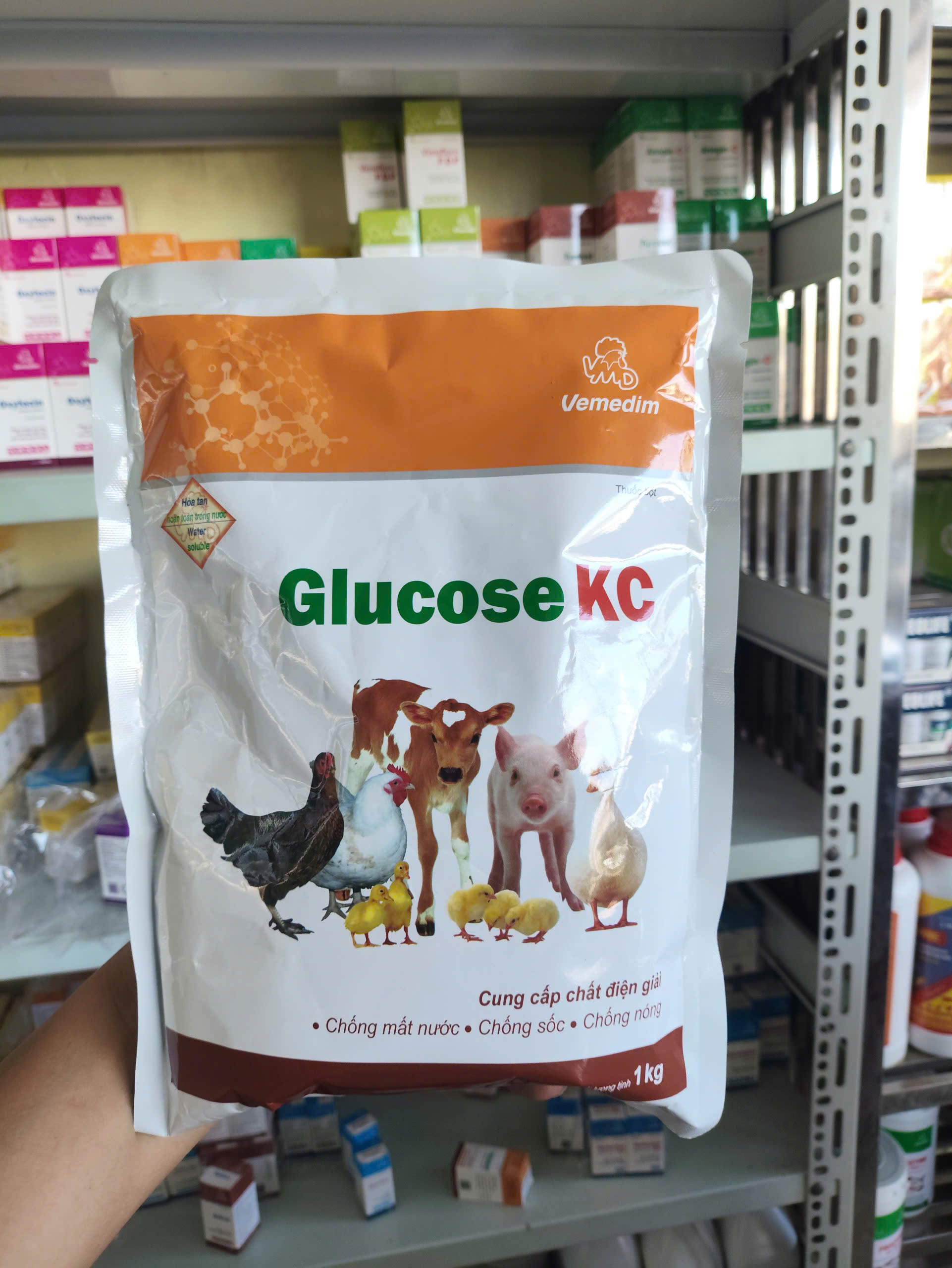 Vemedim Glucose KC 1kg Cung cấp chất điện giải, chống mất nước, chống sốc, chống nóng cho gia cầm, gia súc