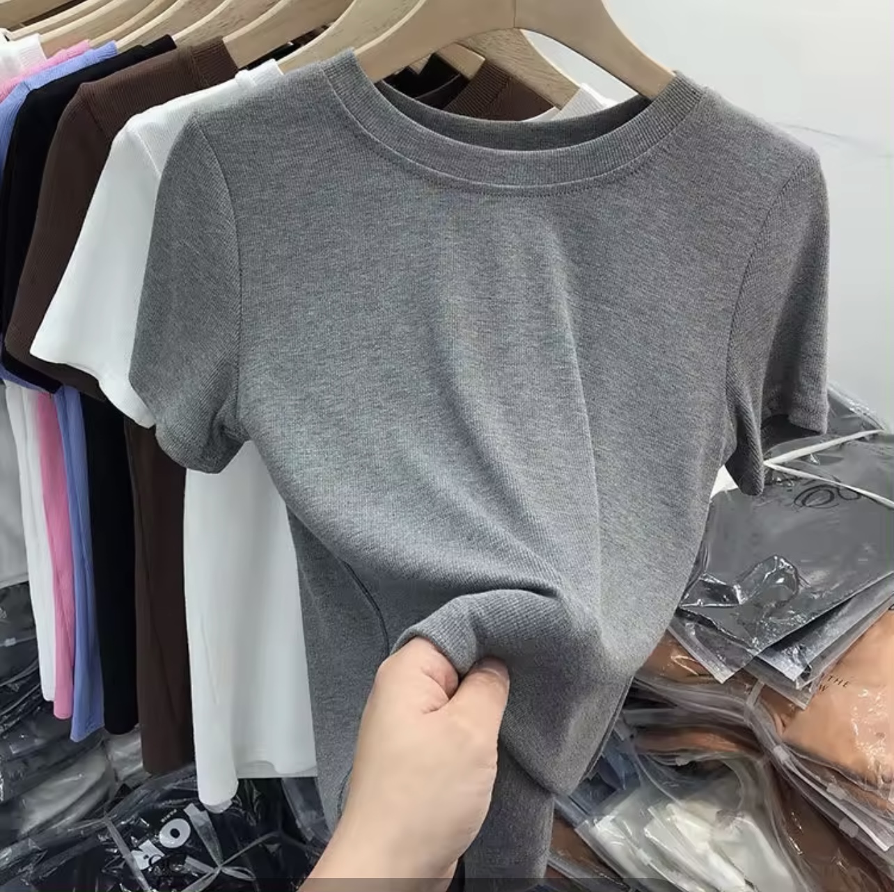 Hàng Mới Về - Áo Thun Nữ Áo Kiểu Nữ Cổ Tròn Tay Ngắn Vải Gân Co Giãn Tốt Ôm Body mềm mịn mát phối đồ siêu xinh đi cafe đi chơi đều xinh