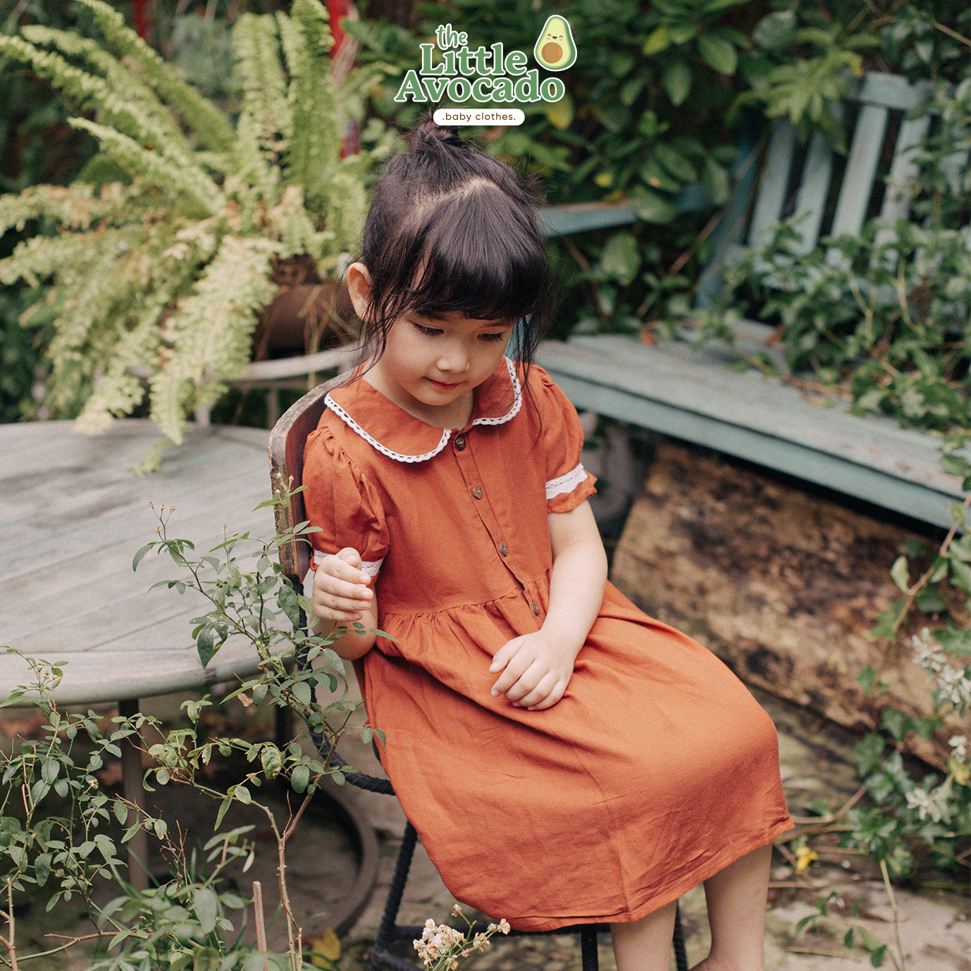 Đầm chất liệu linen thiên nhiên dáng babydoll cổ sen tay đùi viền ren cho bé gái THE LITTLE AVOCADO be cam/cam đất