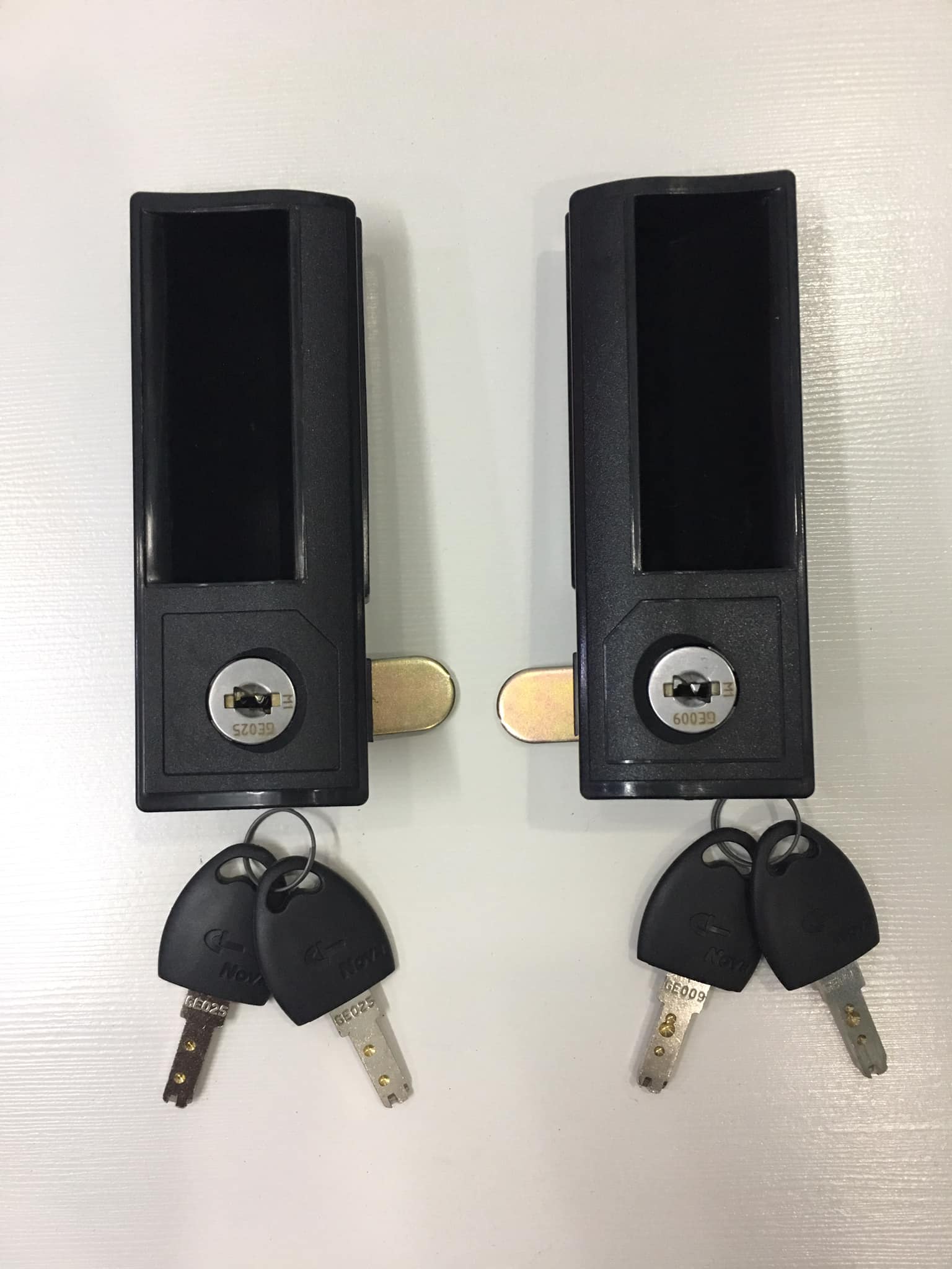 [HCM]Bộ 2 khóa tủ sắt Hòa Phát có tay nắm