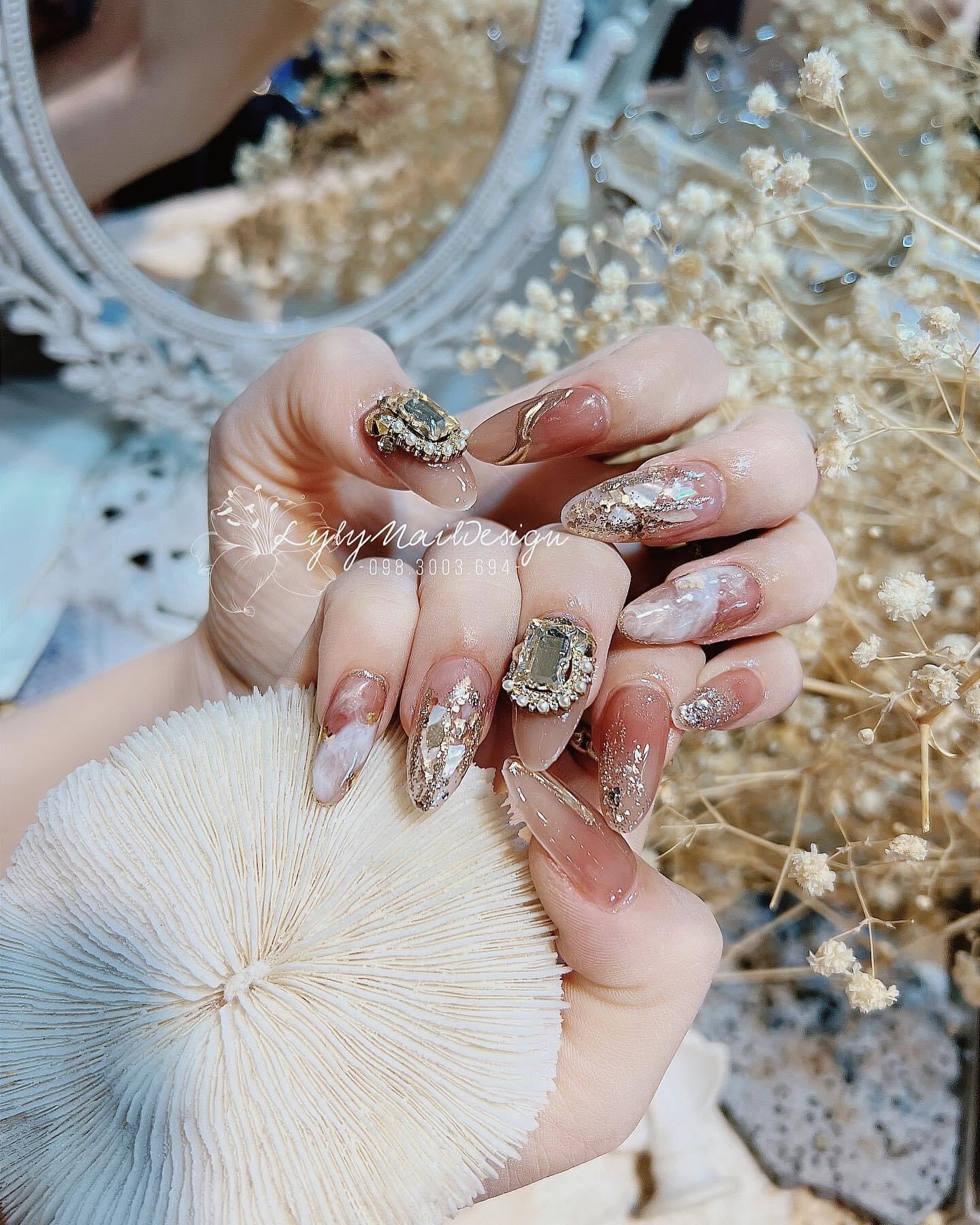 Móng thiết kế đẹp y hình.