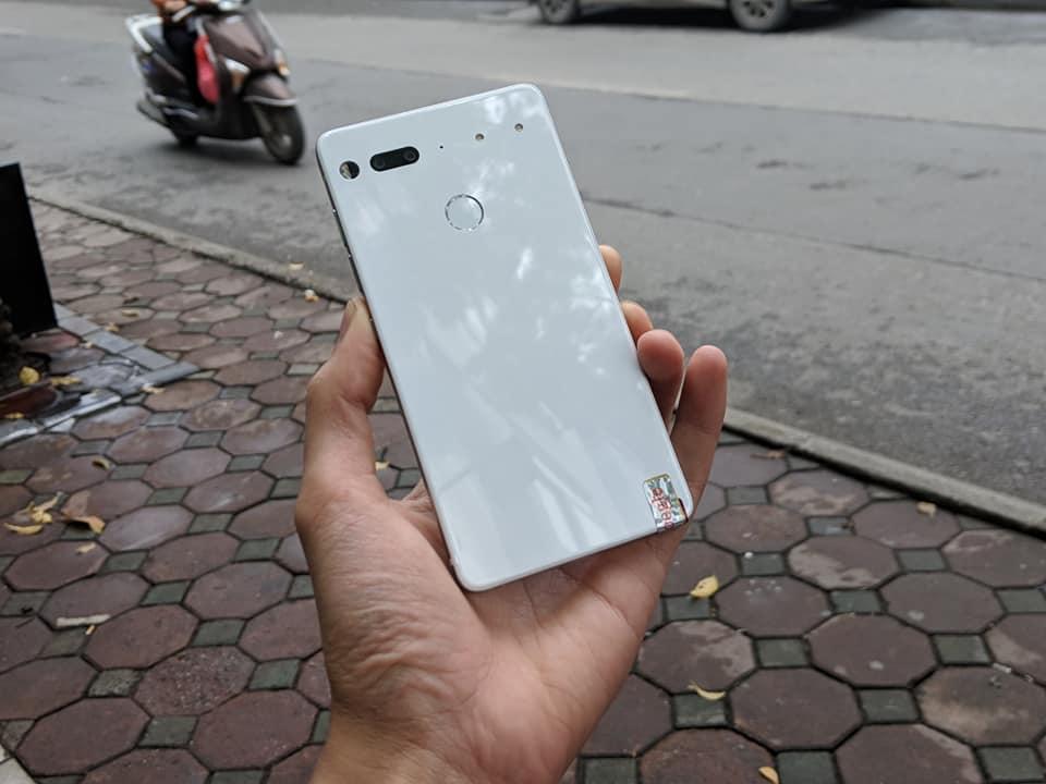 Điện Thoại Essential-Phone-PH-1 || Màn hình Không viền độc Đáo RAM 4/128GB cấu hình khủng || ảnh thật 100%Tại Playmobile