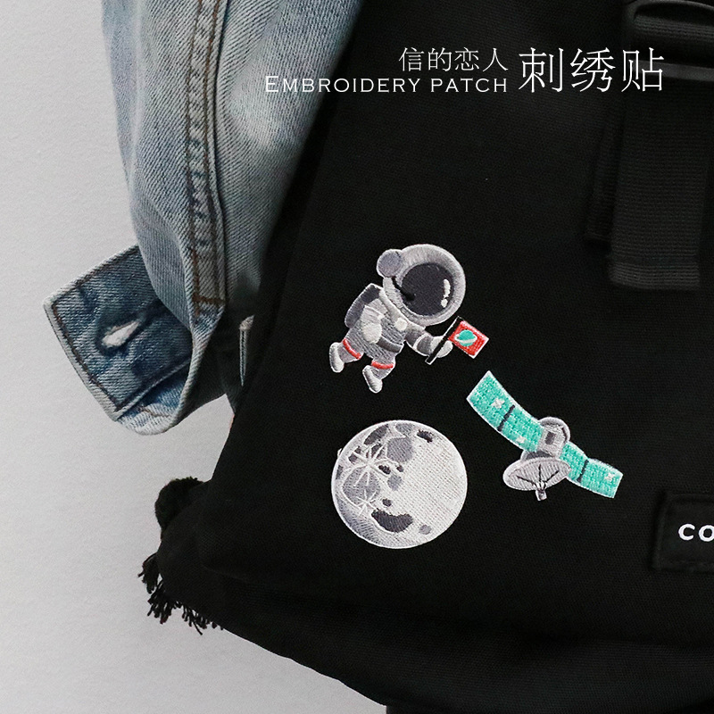 Sticker dán ủi phi hành gia mặt trăng dễ thương
