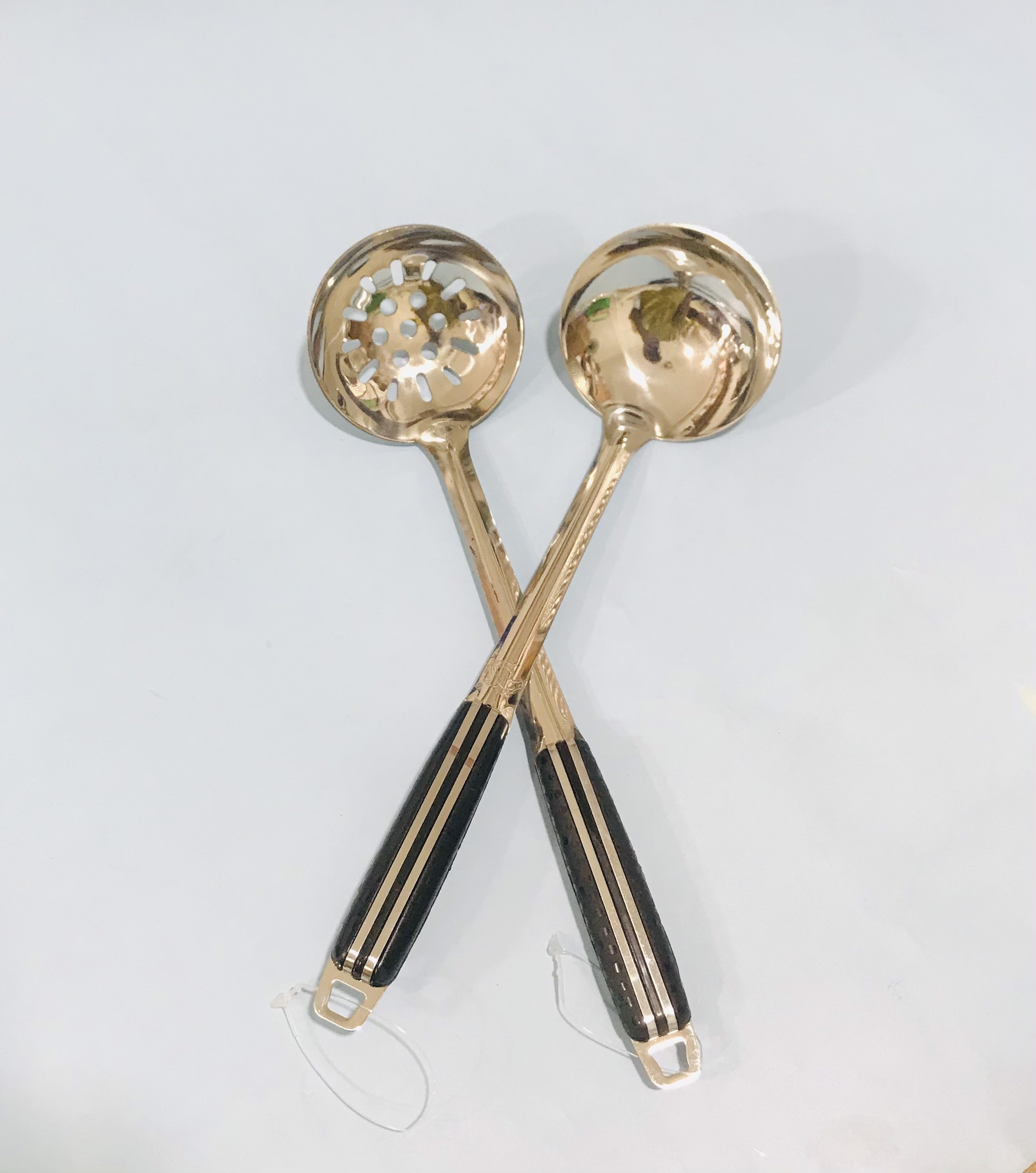 Vá múc canh inox cán đen cao cấp - Vá lỗ lọc thức ăn, trụng mì,.... chất liệu inox cán đen không gỉ sét dày xịn