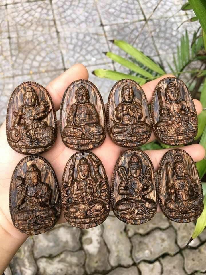 Dây đeo cổ Phật bản mệnh - Gỗ Trầm Hương sánh chìm thơm vĩnh viễn