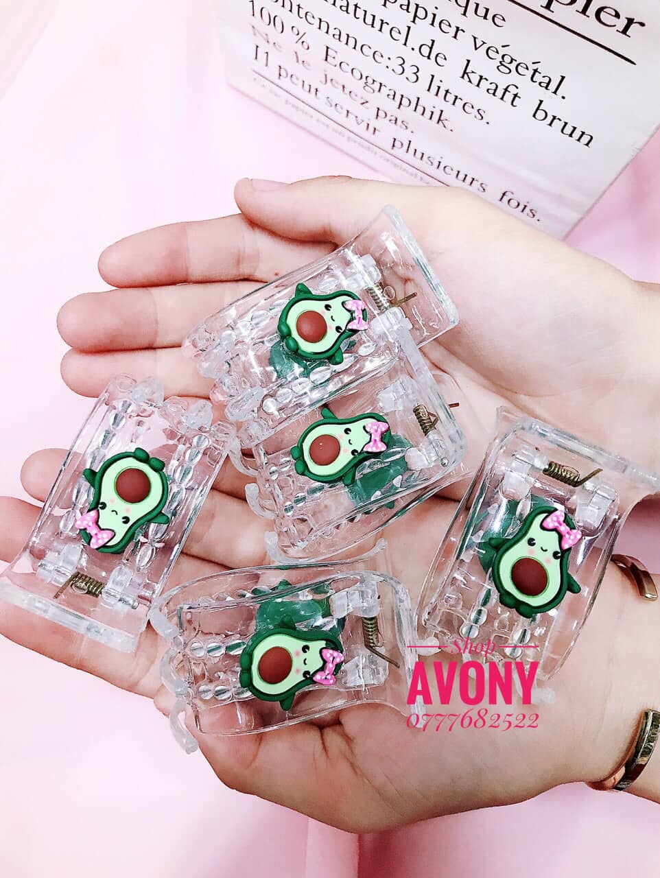 Kẹp tóc càng cua 5 răng trong dẻo đính icon trái bơ thắt nơ
