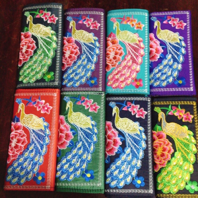 Bóp tiền con công