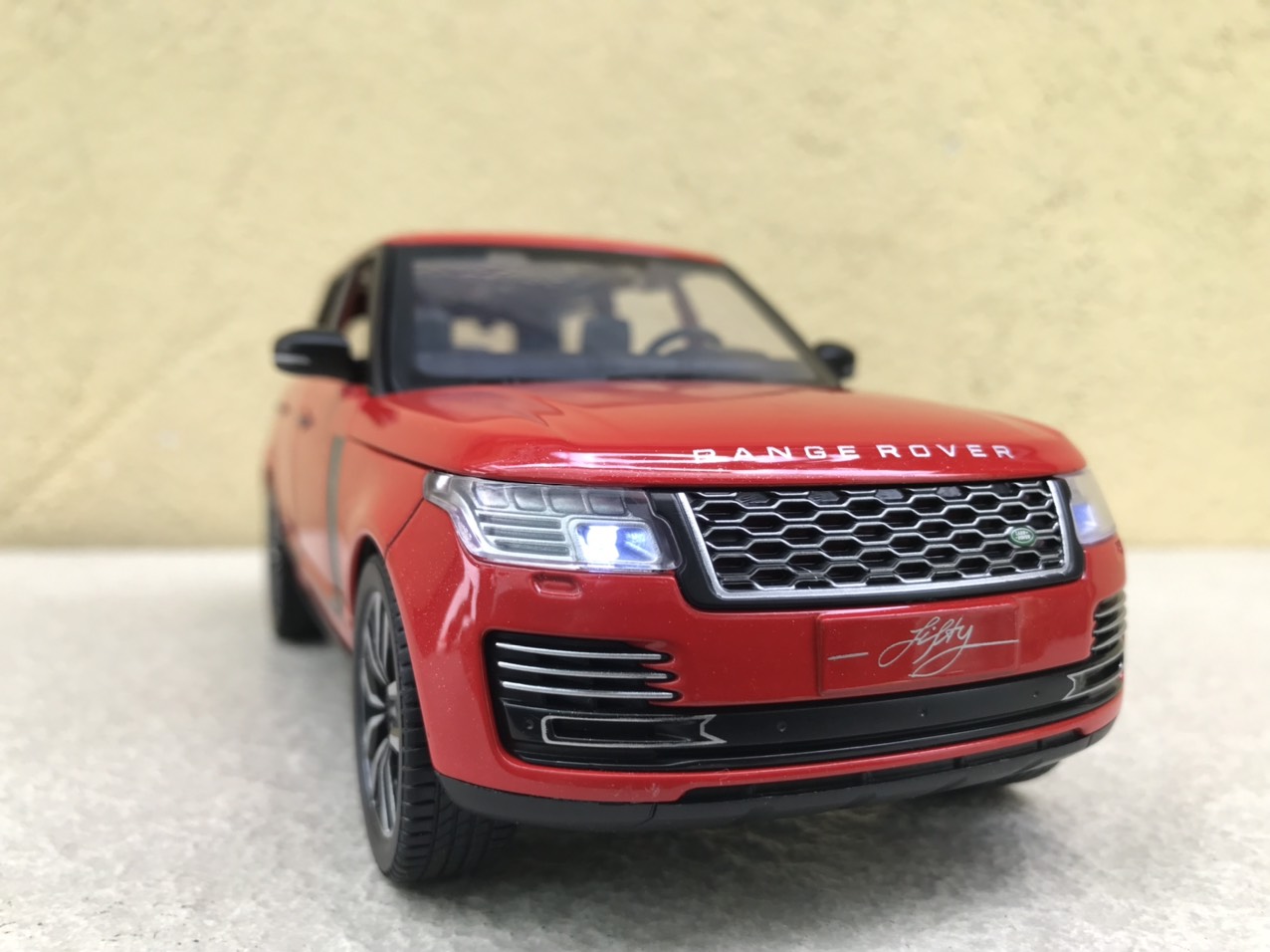 Mô hình xe range rover fifty 1:24