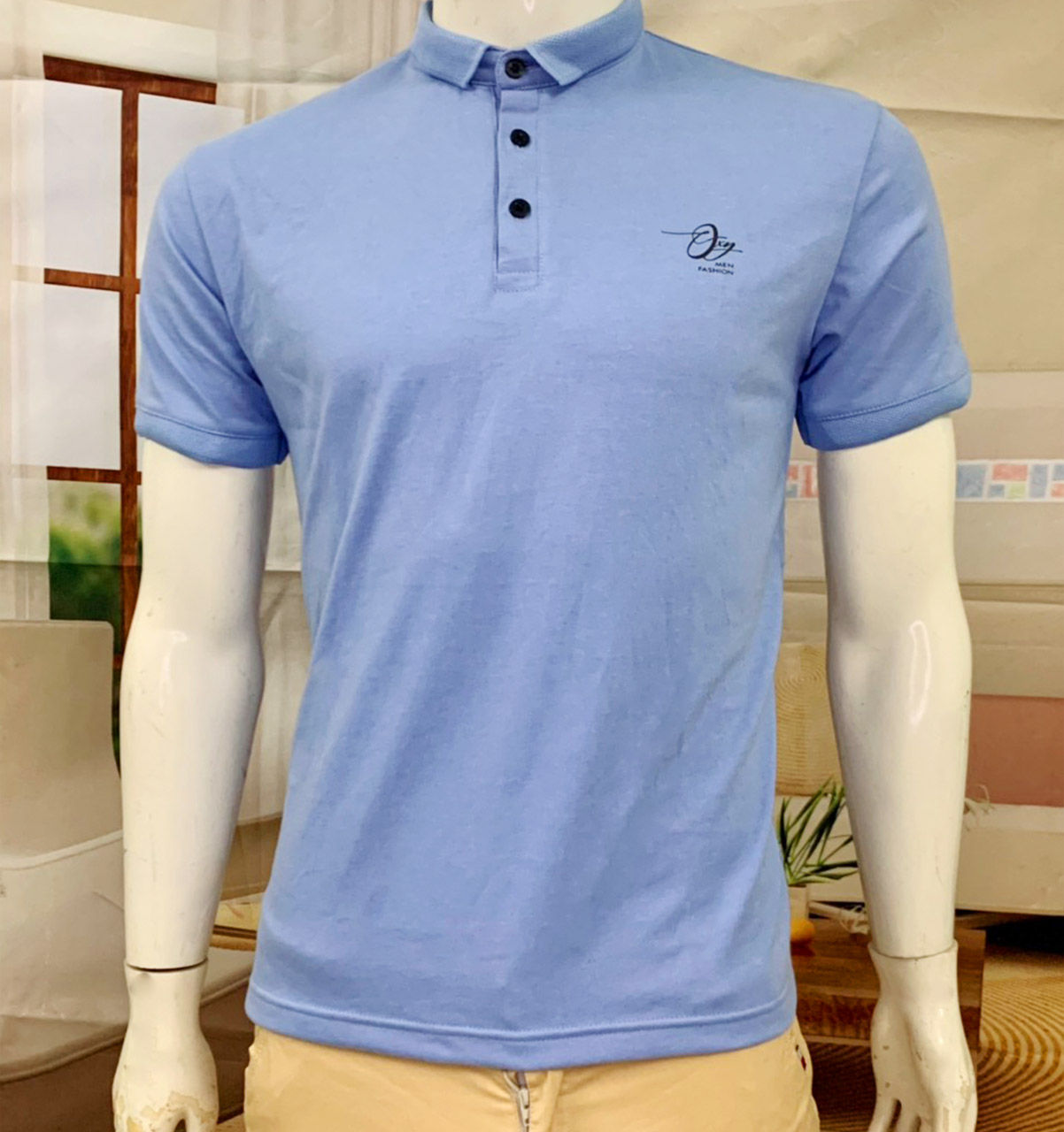 Áo cổ bẻ màu xanh biển