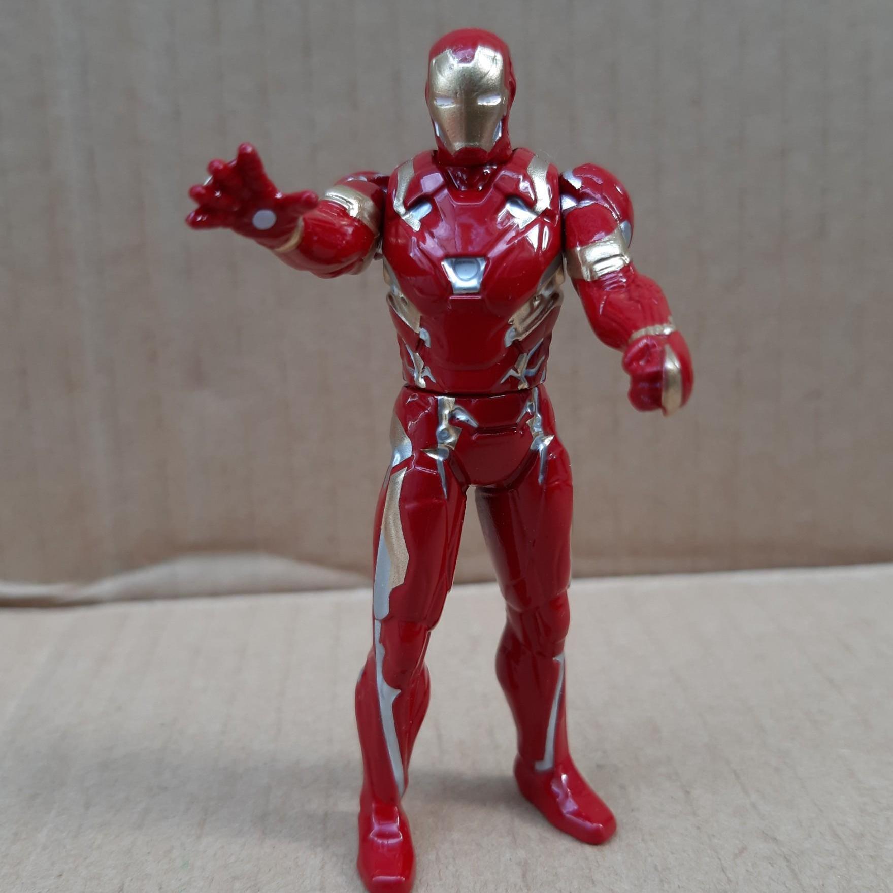 Tomica - Mô hình nhân vật Iron Man xoay được tay và xoay được hông