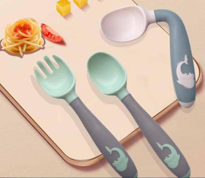 Bộ 2 thìa nĩa uống cong cho bé tập ăn dặm hình cá heo