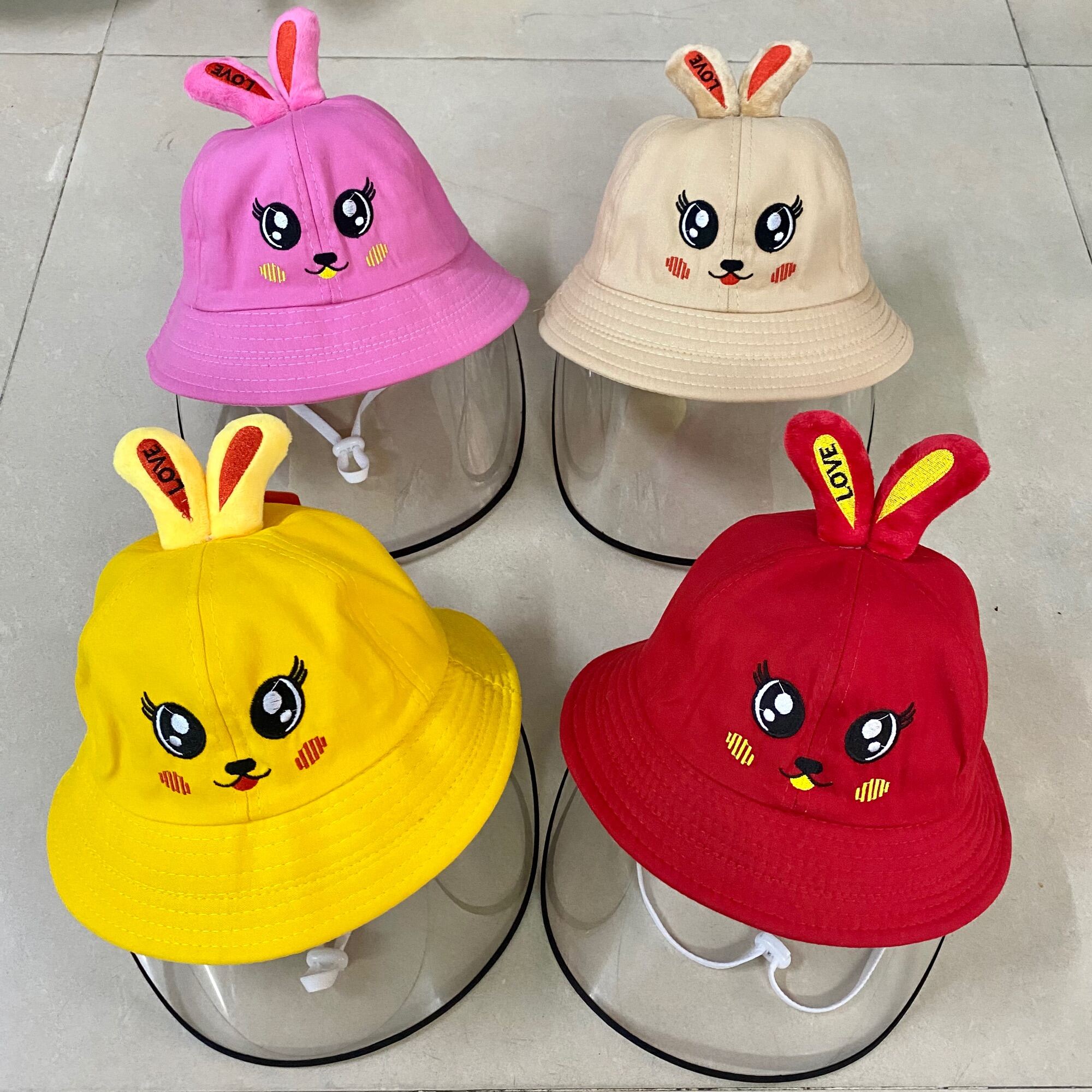 MŨ NÓN TAI BÈO CHỐNG DỊCH CHO BÉ 2-6 TUỔI KÈM KÍNH BẢO HỘ THÁO RỜI HÌNH CHÚ GÀ VÀ MÈO