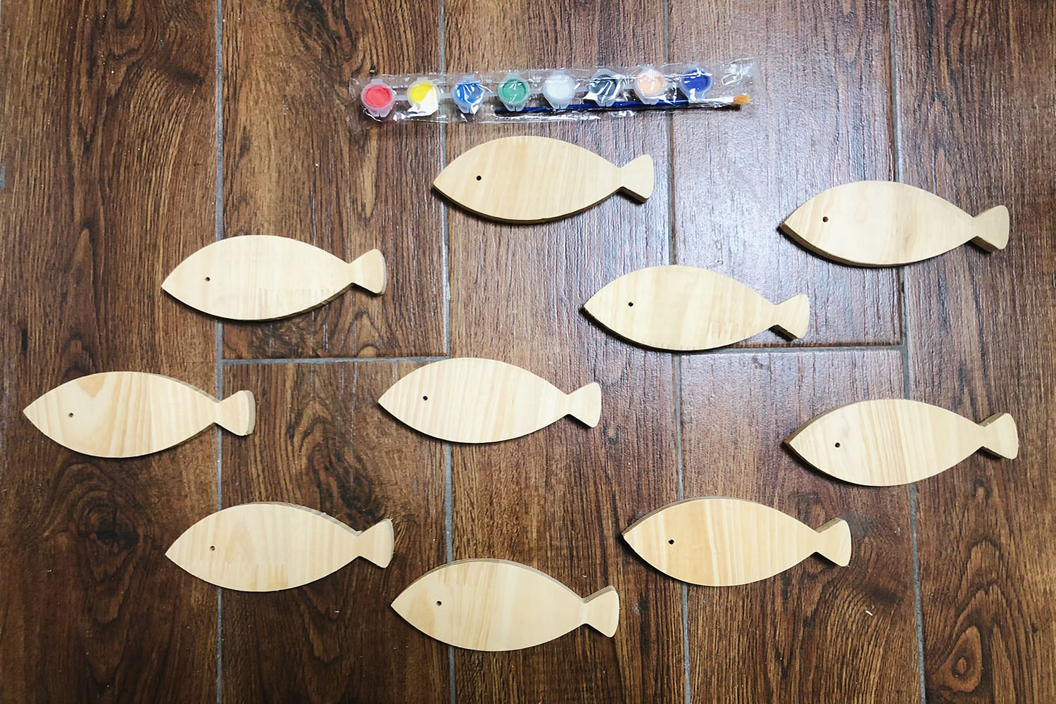 Set 10 cá gỗ decor bằng gỗ thông tặng kèm 8 màu và cọ cho bé tô màu, trang trí nhà cửa