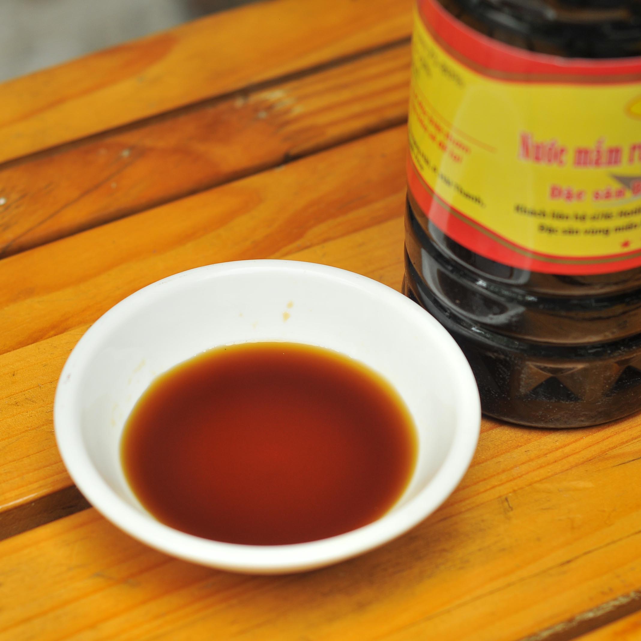 Nước mắm rút nỏ cá cơm Ba Làng - Thanh Hóa (loại đặc biệt) đảm bảo chuẩn vị mắm truyền thống quê hương