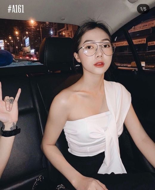 Áo croptop lệch vai