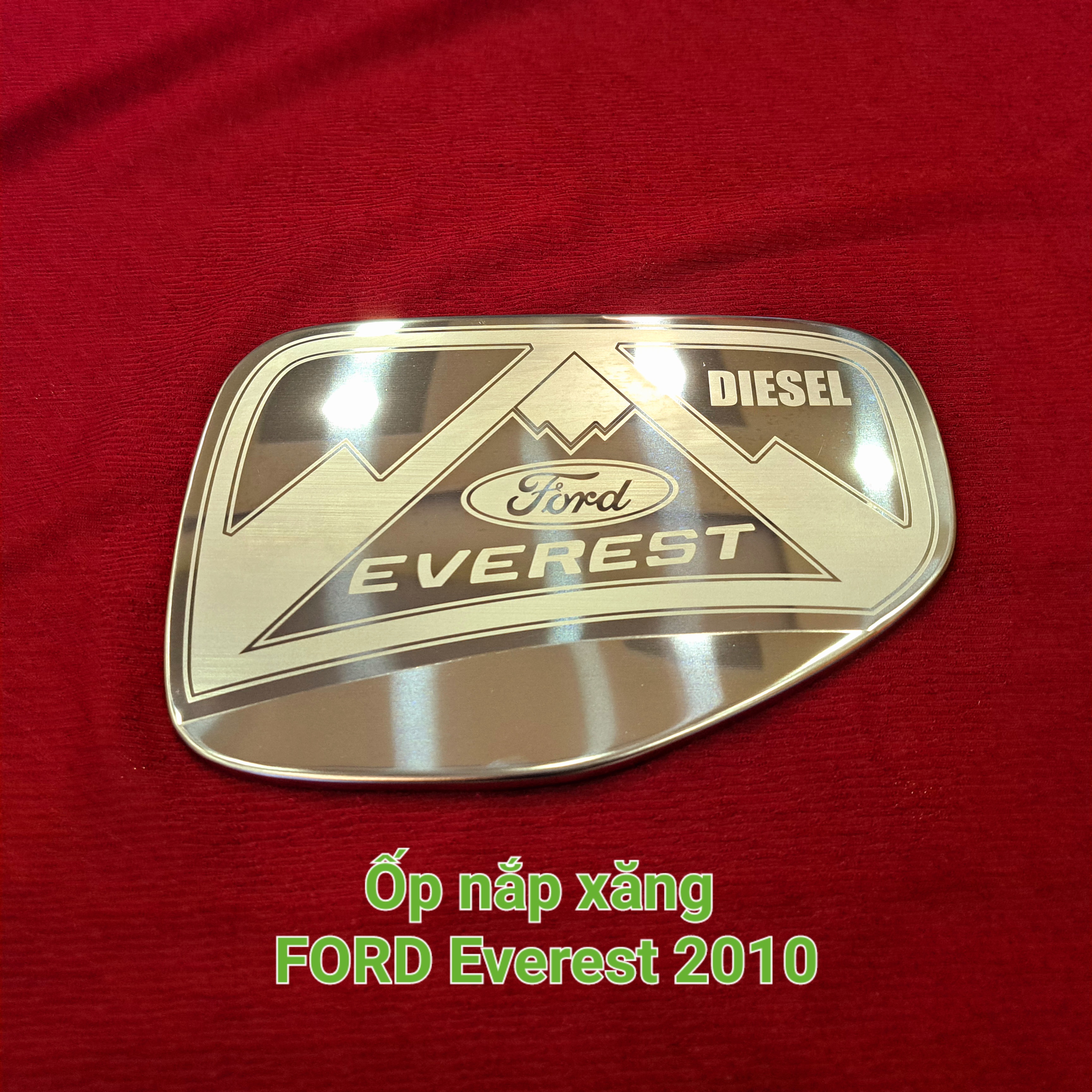 Ốp inox nắp bình xăng ford everest