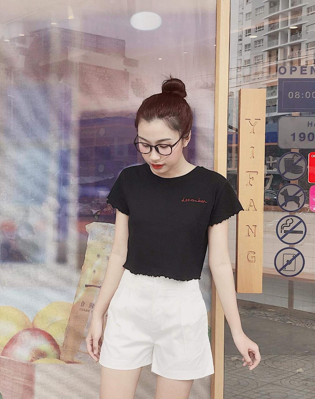 Áo croptop Thêu chữ Siêu Sang