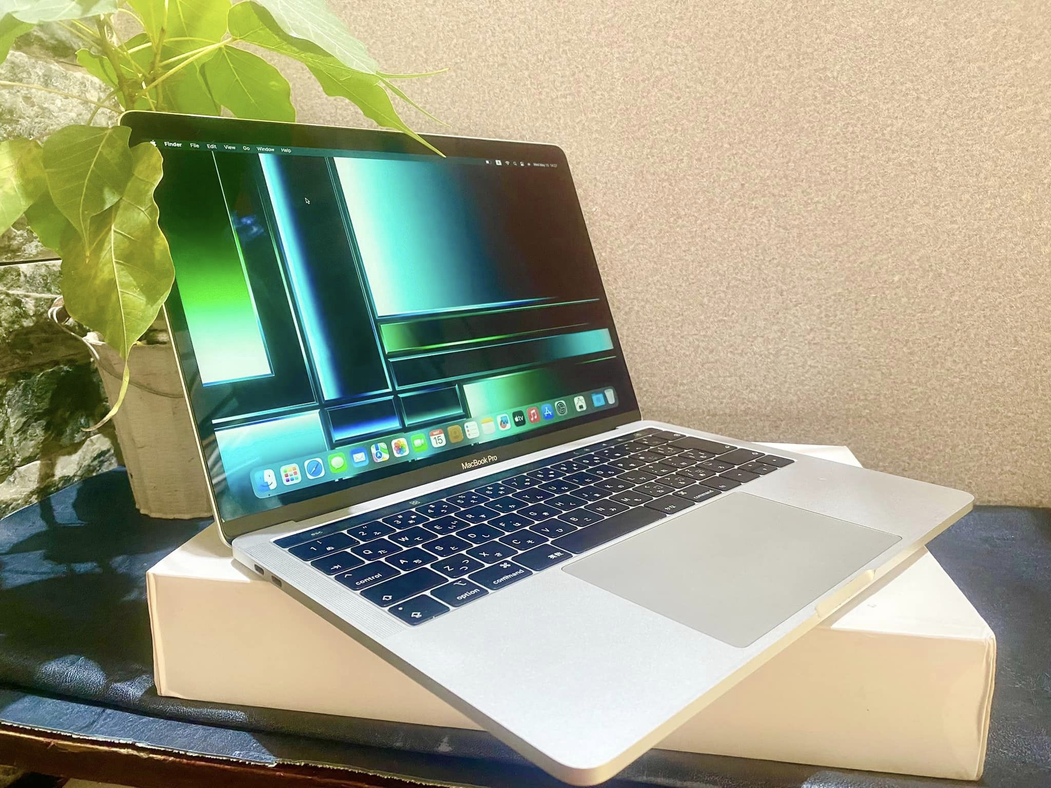 Máy tính cũ macboook,, pro rentina 2018 13in core i5 /ram 8gb/ ssd 512gb chip t2