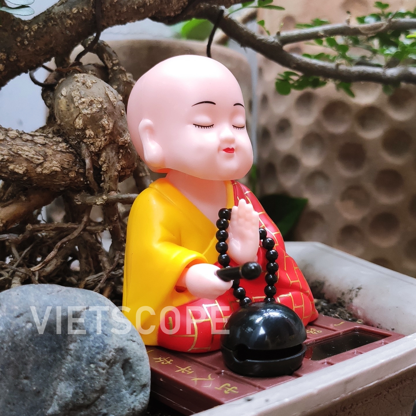[HCM]Tượng Thầy Chùa Gõ Mỏ Tụng Kinh trang trí xe hơi phong thủy bàn làm việc hoạt động năng lượng mặt trời - Chú Tiểu Gõ Mõ cực đẹp