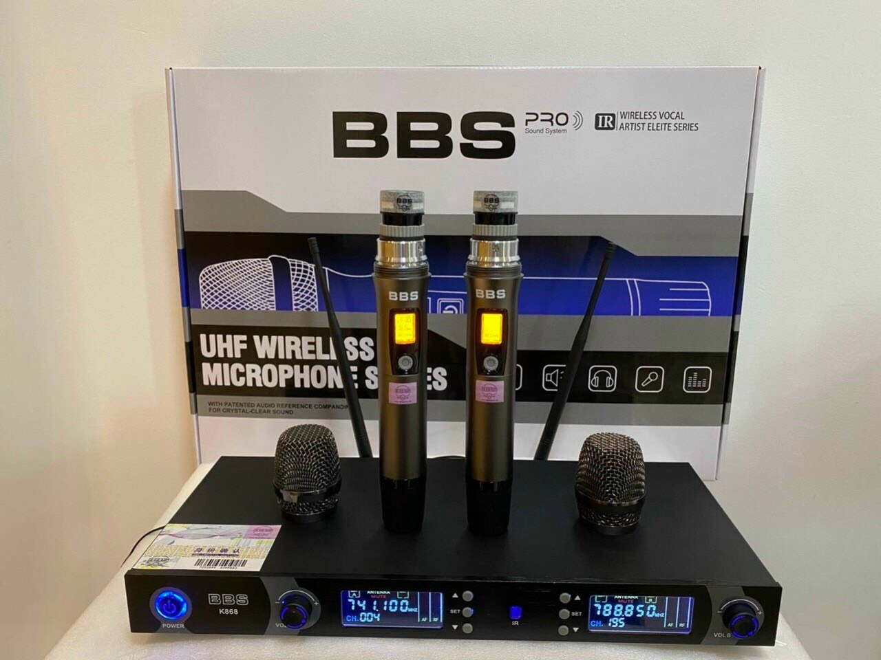 [HCM][HÀNG UY TÍN] Đôi Micro không dây cao cấp BBS 868 - HÁT KARAOKE CHUYÊN NGHIỆP- Hát Hay- Tiếng Sáng- Chống Hú Rít-MIC THU SÓNG XA ĐẾN 200mM  CHẾ ĐỘ TỰ NGẮT MIC KHI KHÔNG SỬ DỤNG  Giá Rẻ-Uy Tín-Chất Lượng Tốt- Thiết Kế Tinh T