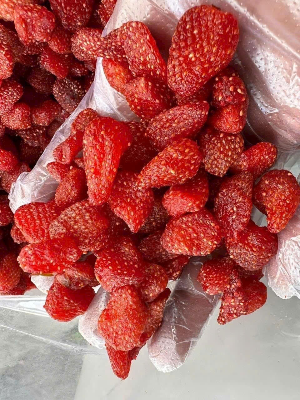 1 KG- Dâu tây sấy dẻo loại ngon