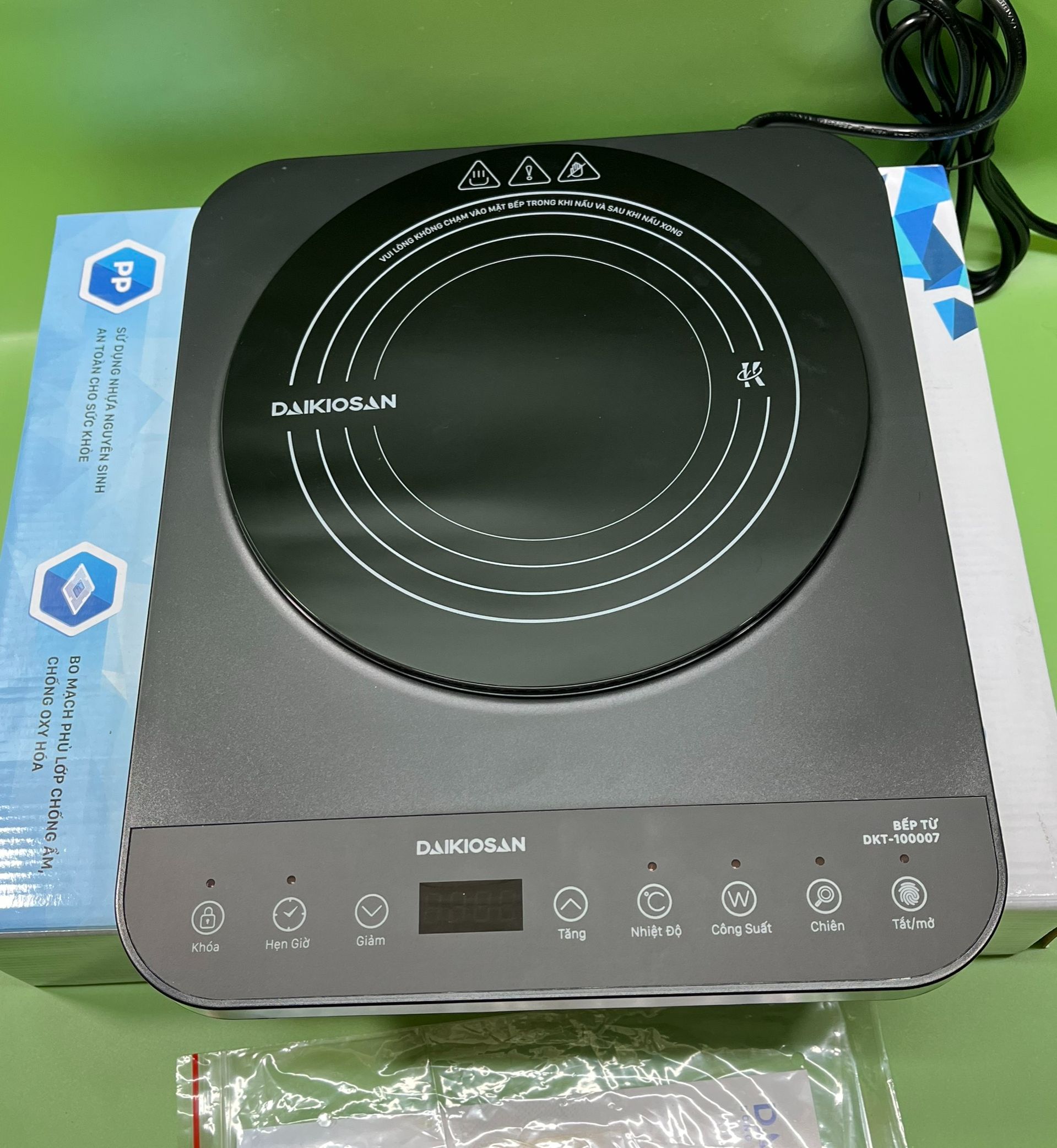 Bếp từ đơn daikiosan dkt-100007-mới 100% bảo hành 12 tháng -thiết kế đẹp mắt, sang trọng-công suất 2000w