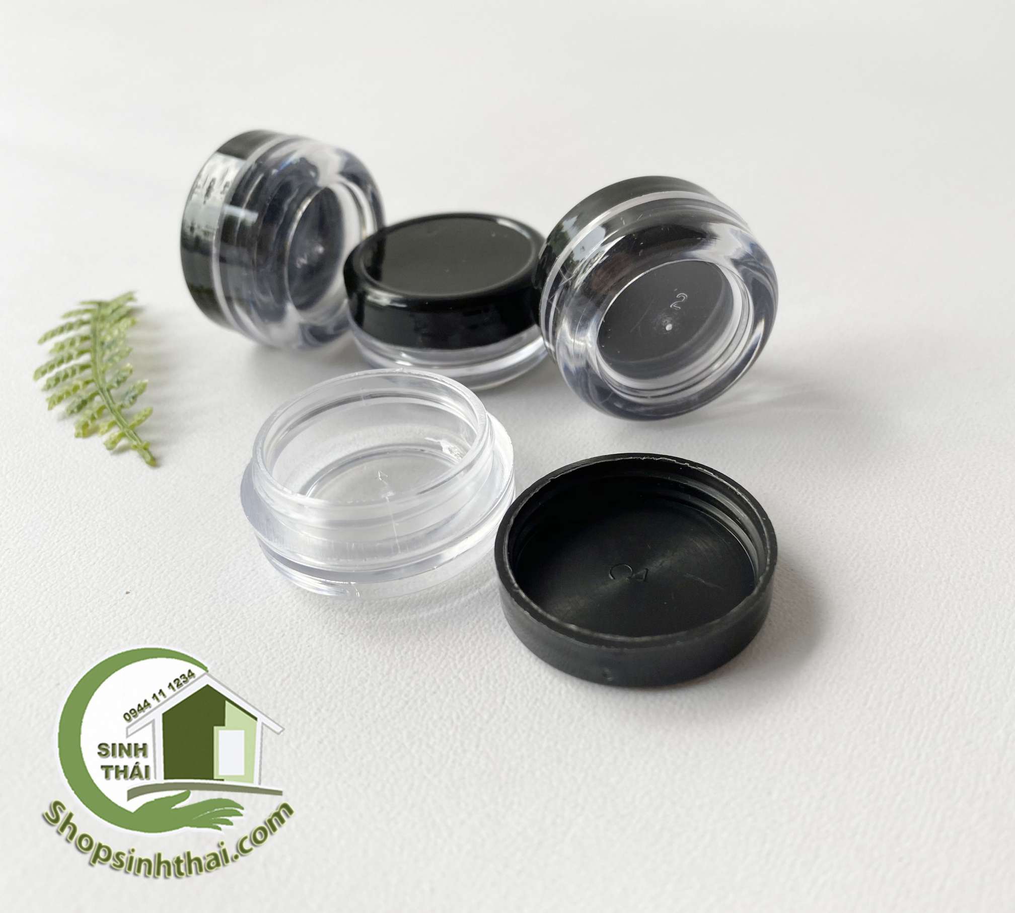 Hũ nhựa tròn trong, nắp đen, lọ nhựa nhỏ 5g chiết kem, mỹ phẩm, đựng hạt cườm, bột 3cm x 1.7cm