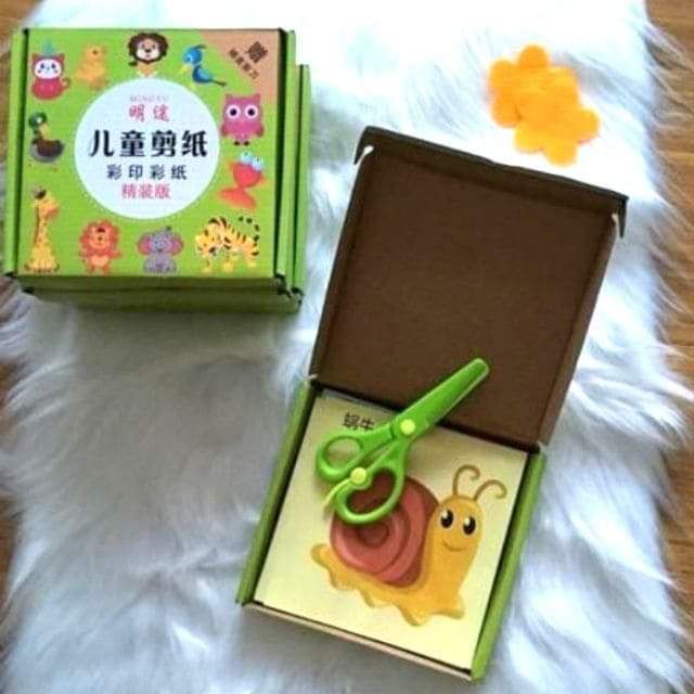 Bộ Cắt Giấy Thủ Công 120 Tờ Hình Ngộ Nghĩnh ( Kèm 1 Kéo Cắt )