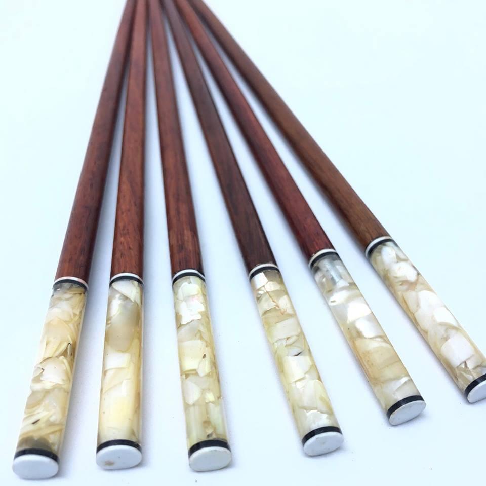 Bộ 10 đôi đũa ăn gỗ TRẮC cao cấp đầu tròn gắn vỏ ốc biển trắng -- bộ 10 đôi