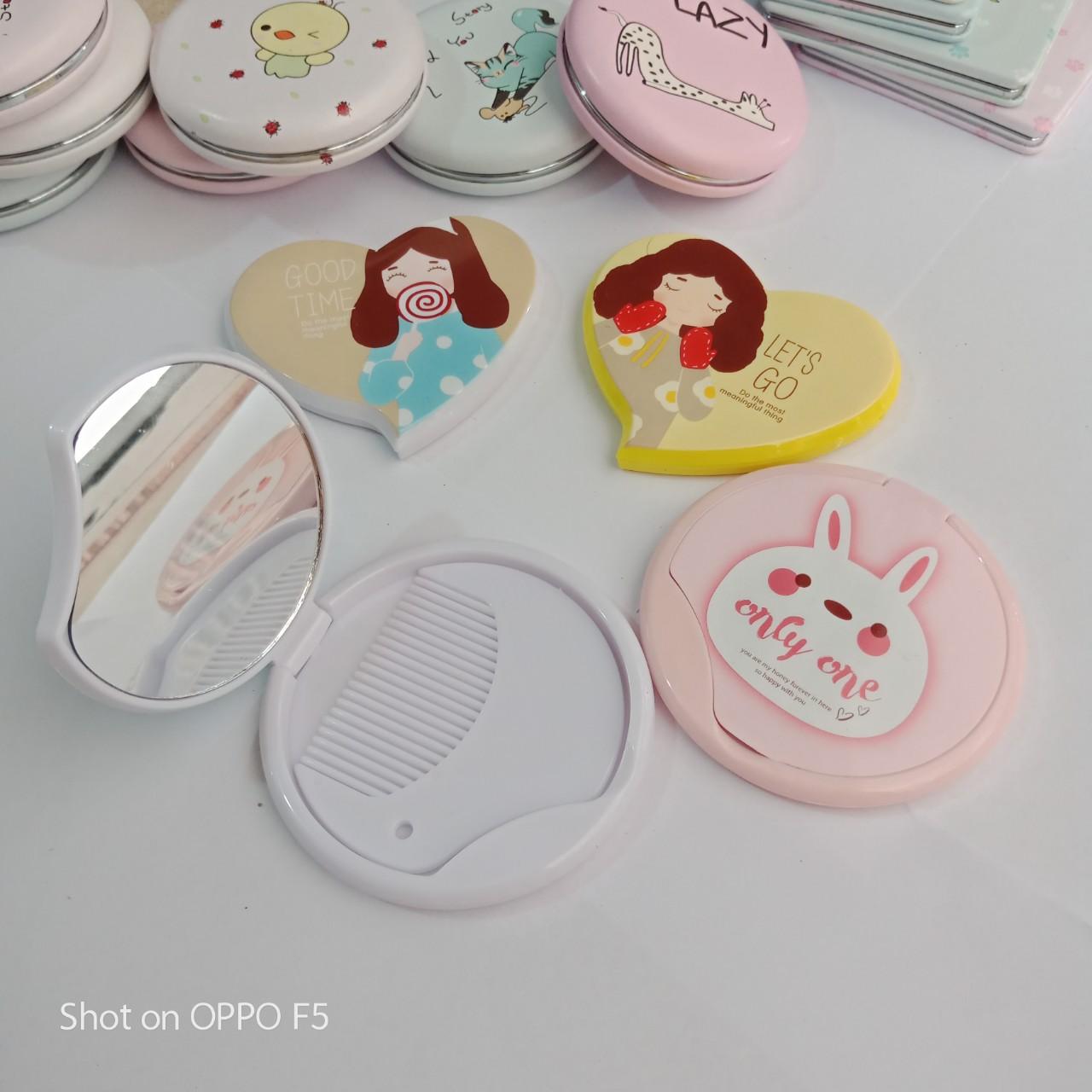 Bộ 02 Gương mini dễ thương - có lược PHỤ KIỆN 68 (ngẫu nhiên)