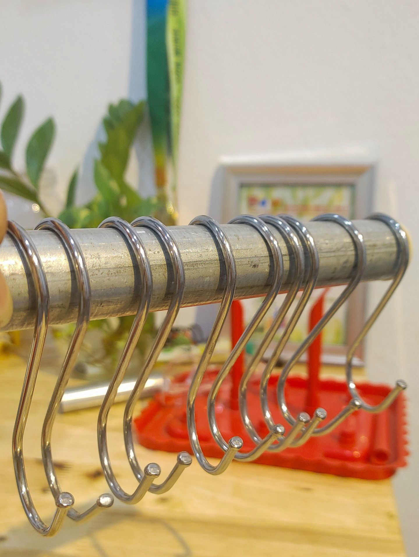 Móc chữ s inox 304 chắc chắn dùng cho ống phi 27, 28