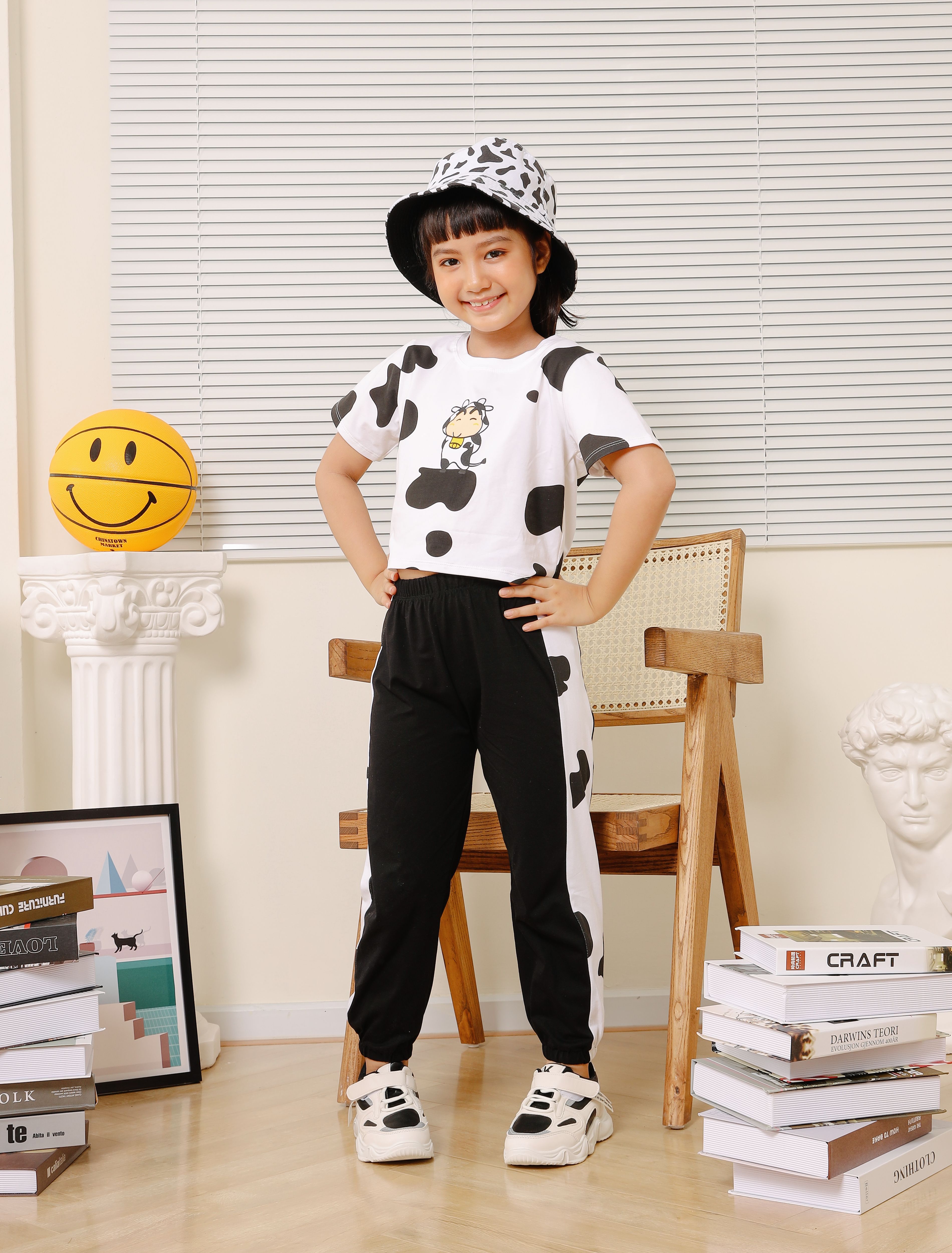 Bộ thun cotton croptop BÒ SỮA và quần jogger cho bé gái