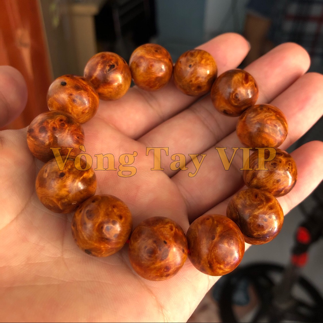 Vòng gỗ nu huyết long vip 18ly bao từng hạt