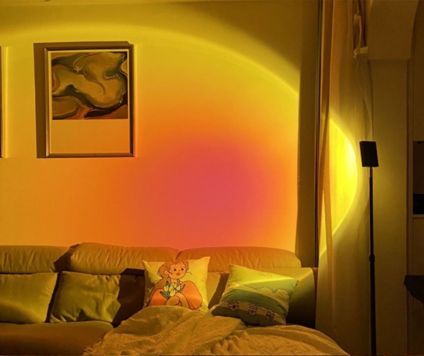 Đèn led màu cầu vồng sẽ làm cho phòng ngủ của bạn trở nên thú vị và đầy màu sắc. Chúng có thể tạo ra nhiều hiệu ứng ánh sáng khác nhau và giúp mang lại một không gian sống động, tươi sáng.