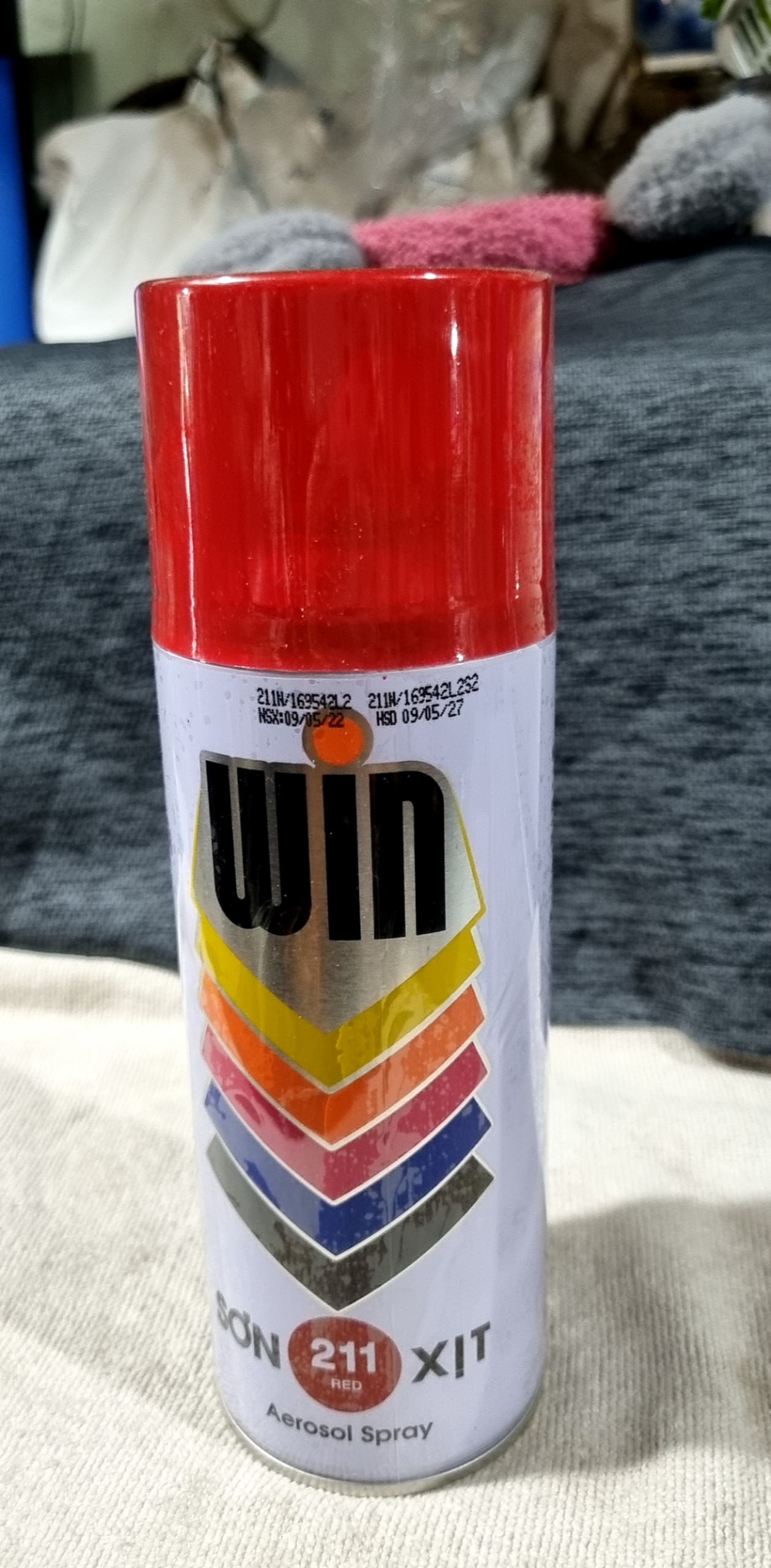 Sơn xịt màu đỏ win